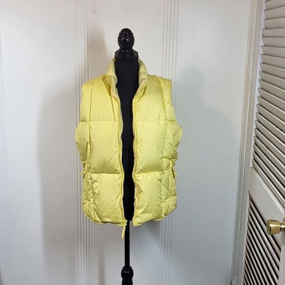 Old Navy Women's Yellow Puffer Vest - Picture 1 of 12